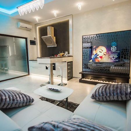 H & V Residence - Diamond Bungalow Apartment Arad Zewnętrze zdjęcie