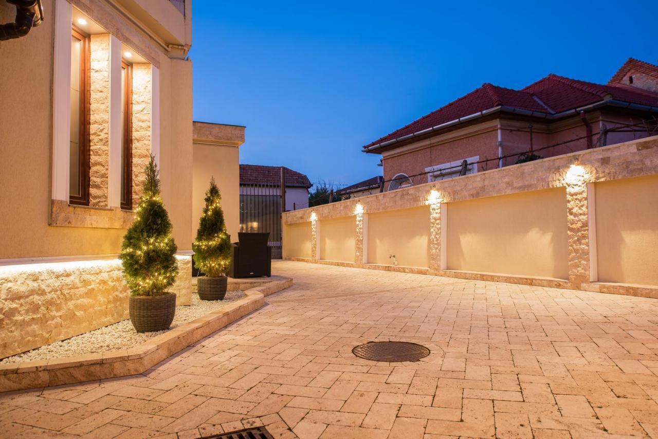 H & V Residence - Diamond Bungalow Apartment Arad Zewnętrze zdjęcie