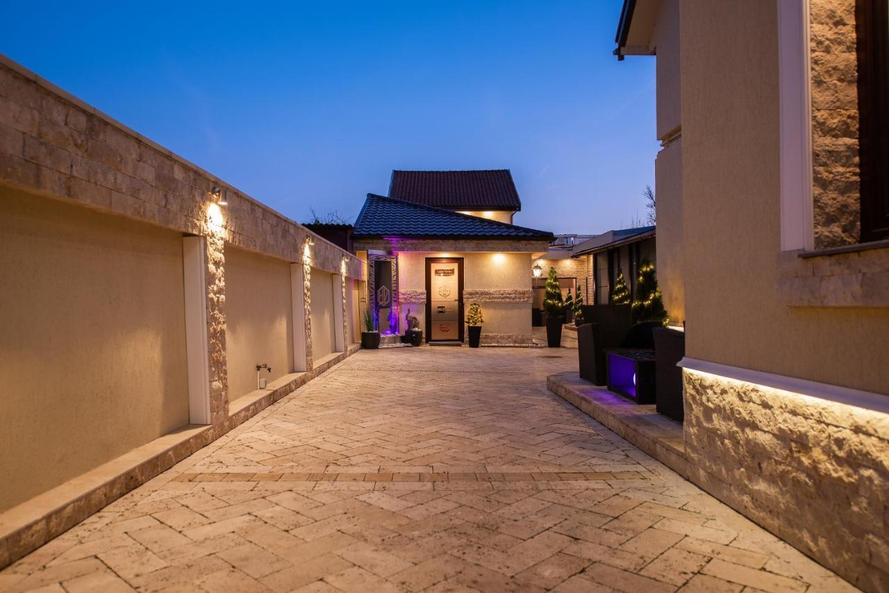 H & V Residence - Diamond Bungalow Apartment Arad Zewnętrze zdjęcie