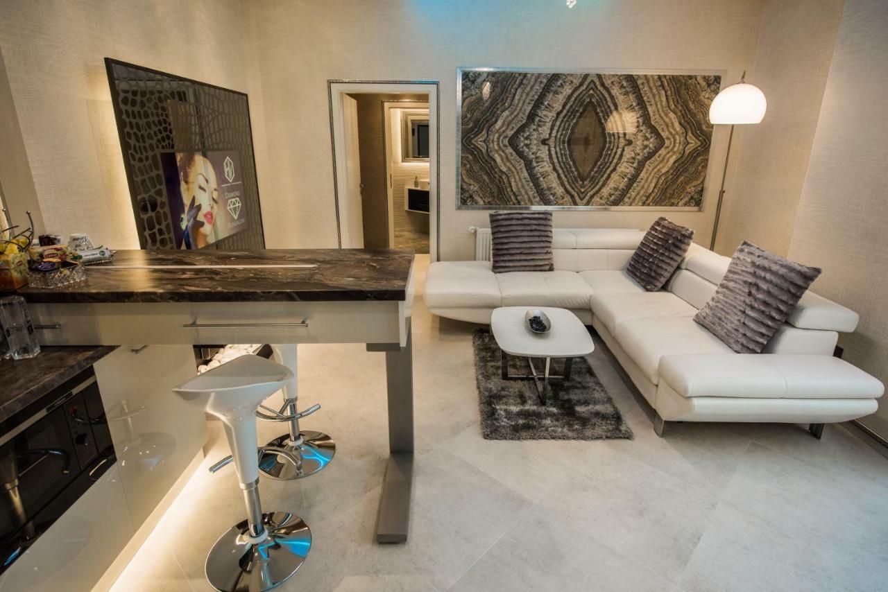 H & V Residence - Diamond Bungalow Apartment Arad Zewnętrze zdjęcie